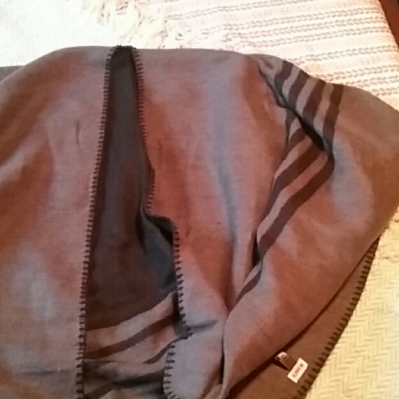 Reversible winter shawl - Picture 3 of 4